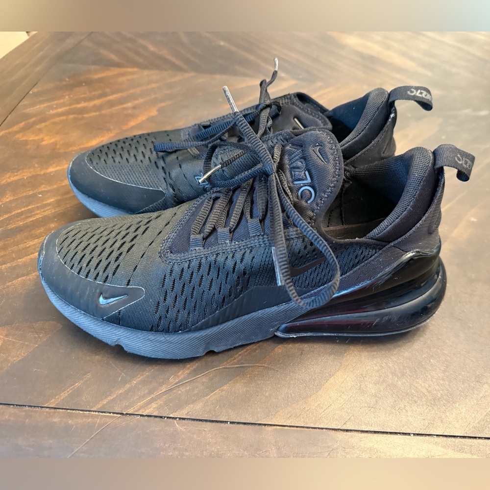 Nike Women’s Air Max 270 Size 9